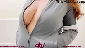 Indian cheerleader flaunts big boobs in hot amateur video