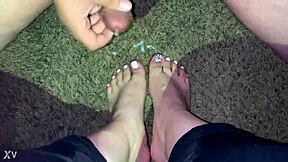 Hot amateur Latina’s footjob ends up in a nice cum shot on her feet