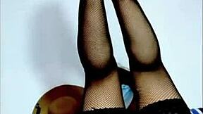 Young vixen gets kinky with foot massage and toys