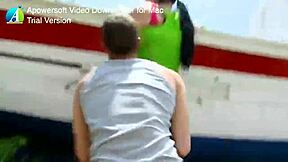 Big tits and ass get it hard in public
