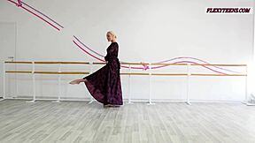 Anna performs sigara with gymnastics moves that are quite unique
