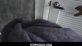Stepson4k: Quinn Waters, a MILF stepmom, sucks my cock
