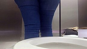 She pees with huge booty in public.