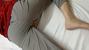Damn! College girl's tight pussy fucked first time with clear hindi audio in full HD!