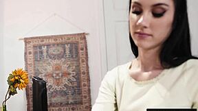 Petite blonde gets scissored and muff-dived by her BFFs