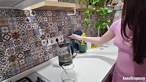 Annafirepussy smells smoke, wants to fuck. Big ass babe