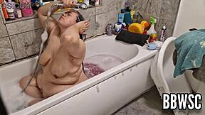 Amateur with big cans gets kinky in the tub