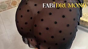 Curvy MILF's solo session with her favorite vibrator
