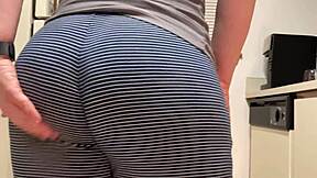 Homemade video of big ass wife in kitchen wedgie solo performance
