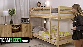 Eveline meets her new roommate Michael in the dorm