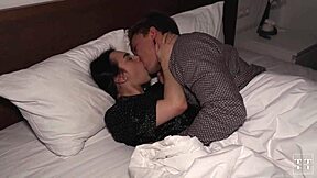Pretty teen gets naughty with bodybuilder in homemade video