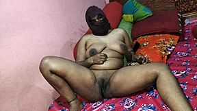 Only women can tempt like this hot Indian beauty