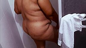 i can’t stop jerking to this big colombian pussy, damn