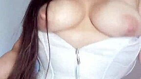 La mejor amiga de mi esposa se muestra sensual