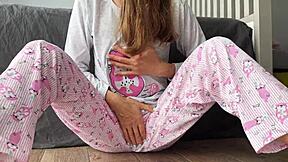 Stepsister in pajamas fingers tight pussy to squirt close