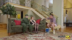 The guard of honor saw how she wanks her pussy