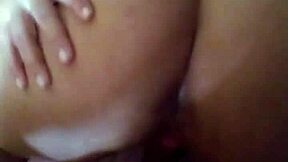 Exclusivo - trailer of dark-skinned woman with a bronze body part 2