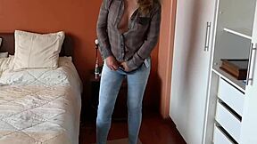 i love watchin’ my cuckold husband’s friends get hard for me. their cocks throb while i tease ‘em!
