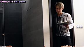 I love watching this beauty ride bisexual before jerking in threesome