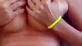 La Modelo Latina Omy Grita Desgarrada por un Enorme Pene en un Orgasmo Explosivo