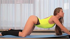 Sports trainer babe got shocked by this rough quickie! 😲