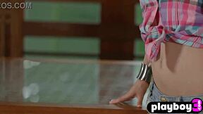 sexy babe melissa jean shows hot natural body