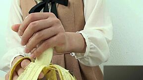 Bold Hand Crush Fetish: Japanese Girl Smashes Banana with Fierce Grip!