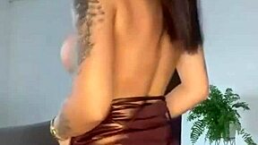 Wow! 18-Year-Old Exhibitionist Girlfriend Exposed by Cuckold Boyfriend Now