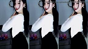 Stunning Chinese Girl Dancing with Sexy Moves!