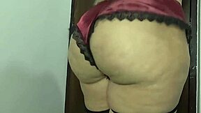 la mamá de mi amigo me manda video de su culote sexy por navidad!