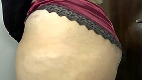la mamá de mi amigo me manda video de su culote sexy por navidad!