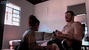 bastidores da gravação with carmona sucking while playing video games