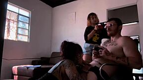 bastidores da gravação with carmona sucking while playing video games